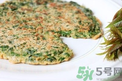 香椿雞蛋餅怎么做？香椿煎蛋餅做才能好吃？