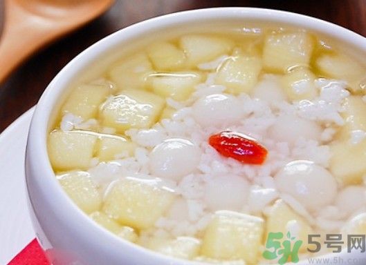 蘋果煮熟了還有營養(yǎng)嗎？蘋果煮熟吃有什么好處？