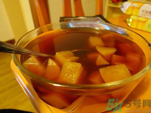 蘋果煮熟了還有營養(yǎng)嗎？蘋果煮熟吃有什么好處？