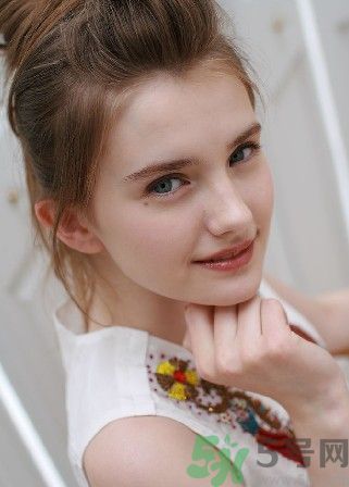 臉上長(zhǎng)斑的原因是什么？長(zhǎng)斑要注意什么？