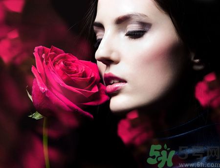 臉上長(zhǎng)斑的原因是什么？長(zhǎng)斑要注意什么？