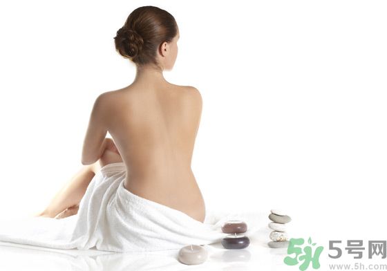 背上為什么會長痘痘？長痘痘怎么辦？