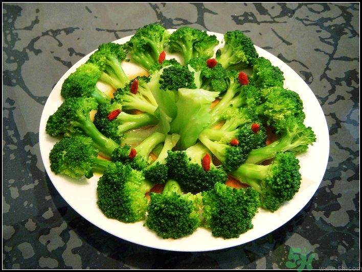 西藍(lán)花怎么才能洗干凈？西藍(lán)花要怎么切？