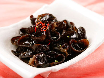 黑木耳是不是越黑越好？怎么挑選黑木耳？