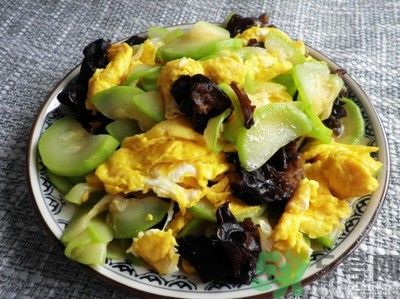 黑木耳怎么做好吃？黑木耳的家常做法？