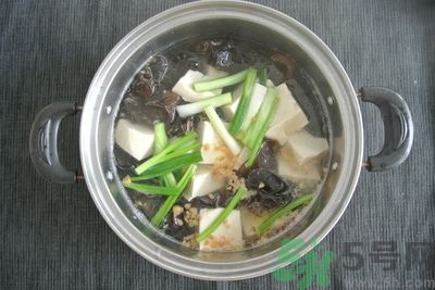 黑木耳可以治便秘嗎？黑木耳有什么食療的方法？