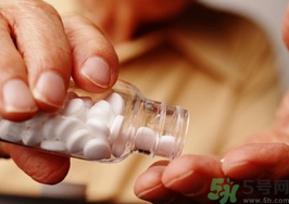 胃潰瘍的早期癥狀有哪些？胃潰瘍的癥狀有哪些？