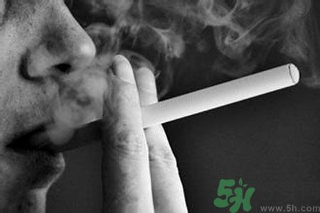 胃潰瘍可以抽煙嗎？胃潰瘍抽煙好嗎？