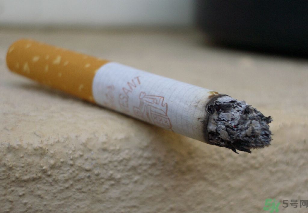 胃潰瘍可以抽煙嗎？胃潰瘍抽煙好嗎？