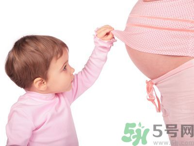 想懷孕擠破頭懷孕要排隊(duì) 不按學(xué)校規(guī)定就開除！