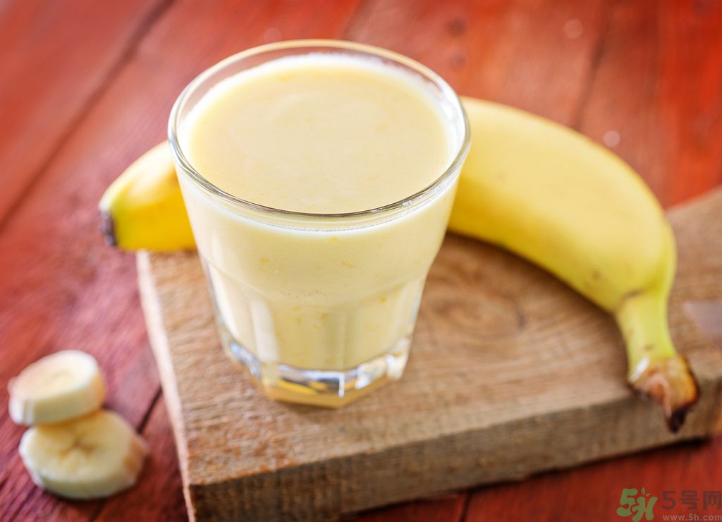 香蕉皮黑了還能吃嗎？香蕉能和牛奶一起吃嗎？
