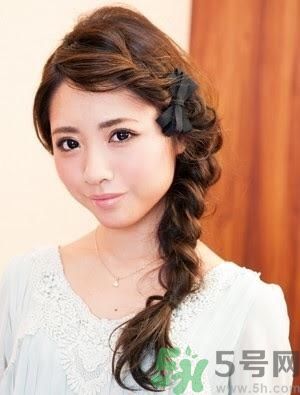 三股辮發(fā)型怎么編?三股辮的編發(fā)圖解步驟 三股辮發(fā)型怎么編?三股辮的編發(fā)圖解步驟