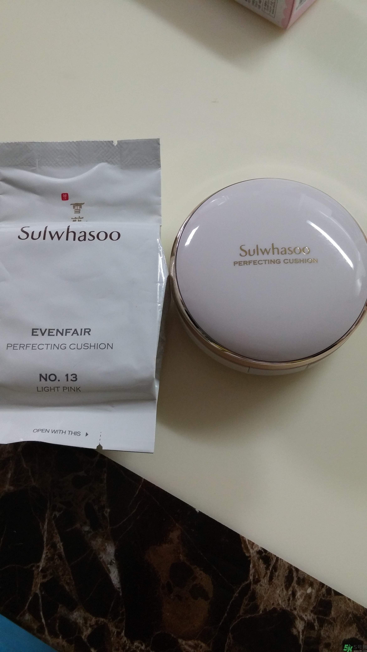 雪花秀氣墊13號(hào)白嗎？雪花秀氣墊13號(hào)21號(hào)哪個(gè)白？