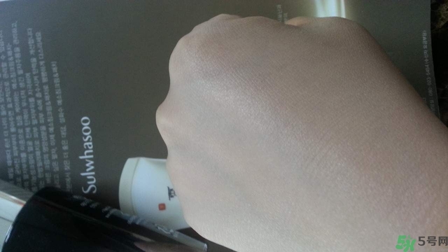 雪花秀氣墊13號(hào)白嗎？雪花秀氣墊13號(hào)21號(hào)哪個(gè)白？