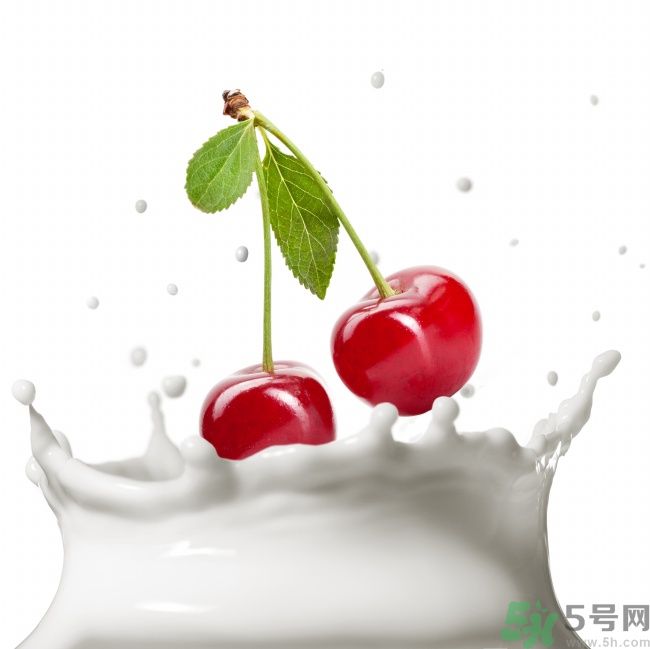 香蕉和牛奶可以一起吃嗎？牛奶可以和什么水果一起吃？