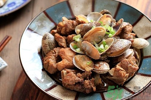 蛤蜊放冰箱還能吃嗎？蛤蜊凍死的能吃嗎？