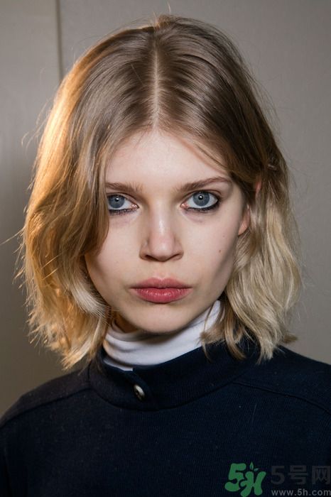 簡(jiǎn)單的梳頭方法有哪些?日常梳發(fā)盤發(fā)圖解 簡(jiǎn)單的梳頭方法有哪些?日常梳發(fā)盤發(fā)圖解