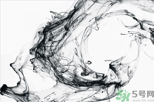 往同學(xué)保溫杯中倒墨汁 誤食墨水怎么辦？