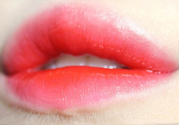 咬唇妝用什么口紅好？咬唇妝適合哪種嘴唇？