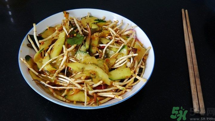 黃瓜可以和魚(yú)腥草涼拌一起吃嗎？黃瓜涼拌魚(yú)腥草好吃嗎？