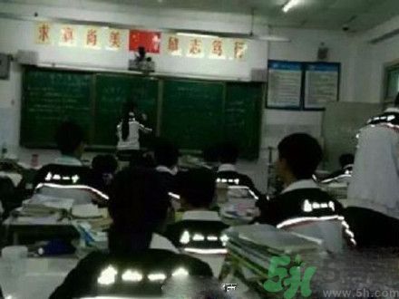 校服帶反光標(biāo)志防早戀是怎么回事？校服為什么要帶反光標(biāo)志？