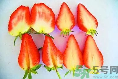 不明液體讓爛草莓變新鮮 新鮮草莓怎么挑選? 不明液體讓爛草莓變新鮮 新鮮草莓怎么挑選?