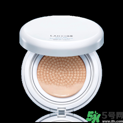 蘭芝氣墊bb13號跟21號哪個更白？蘭芝氣墊bb色差大嗎？