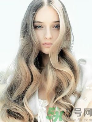 自己怎么吹卷發(fā)？吹卷發(fā)的小竅門？