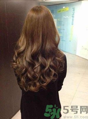 自己怎么吹卷發(fā)？吹卷發(fā)的小竅門？