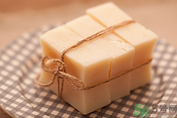 肥皂和沐浴露哪個好？肥皂和沐浴露的區(qū)別？