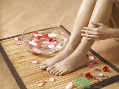 用醋泡腳能治腳臭嗎？泡腳放醋能除腳臭嗎？