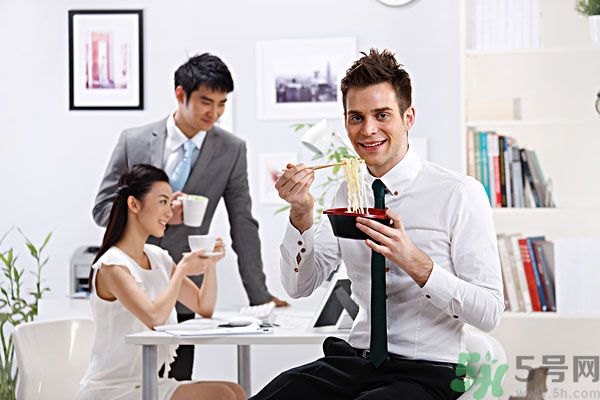 滿漢宴方便面煮著吃泡著吃哪個(gè)好？