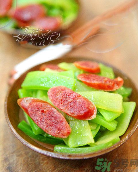 西藍(lán)花炒臘腸怎么做？西藍(lán)花炒臘腸好吃嗎？