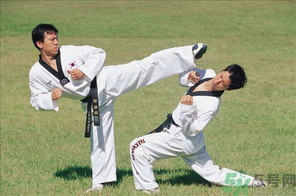 運(yùn)動(dòng)后喝巧克力牛奶好嗎？游泳后能喝巧克力牛奶嗎？