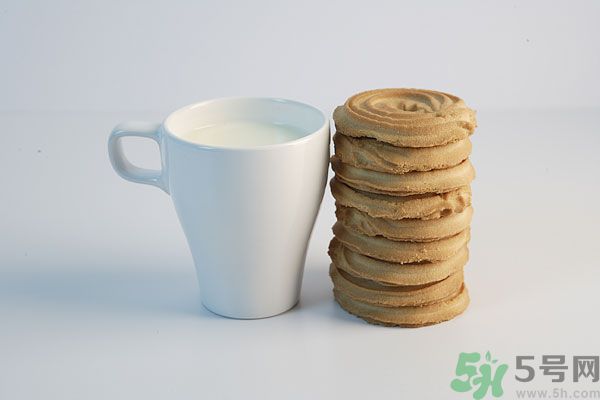 運(yùn)動(dòng)后喝巧克力牛奶好嗎？游泳后能喝巧克力牛奶嗎？