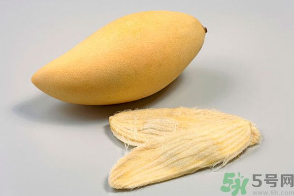 香瓜和芒果能一起吃嗎？香瓜和芒果一起吃肚子疼怎么回事