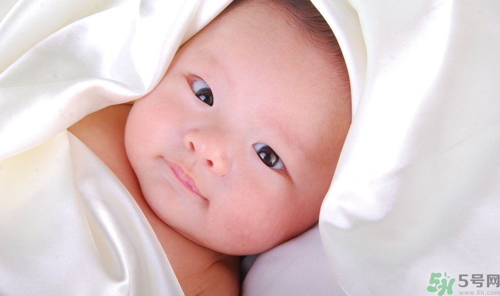 娃4歲不會喊爸爸的原因是什么？怎樣教寶寶說話？