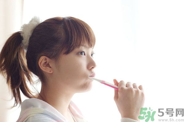 溫水刷牙好還是冷水刷牙好？溫水刷牙的好處