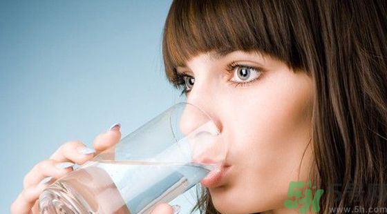 喝水能防腎結(jié)石嗎？喝水怎么預(yù)防腎結(jié)石？