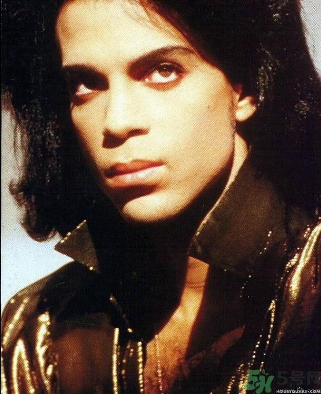 邁克爾·杰克遜昔日勁敵Prince離世的原因是什么？