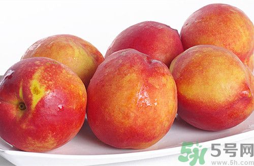 油桃和桃子的區(qū)別是什么?油桃和桃子哪個更好 油桃和桃子的區(qū)別是什么?油桃和桃子哪個更好