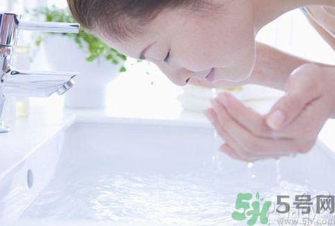 洗臉用冷水還是熱水好？用冷水洗臉好不好？