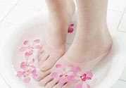 用涼水洗腳還是熱水洗腳好？為什么熱水比涼水洗腳要好？