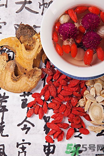 枸杞可以長時(shí)間燉煮嗎？枸杞有什么功效？