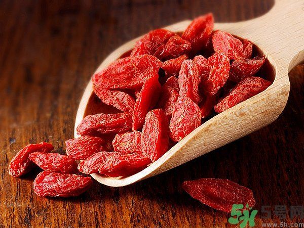 枸杞可以長時(shí)間燉煮嗎？枸杞有什么功效？