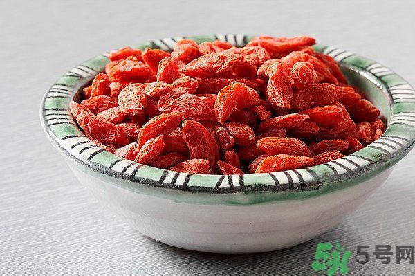 枸杞可以長時(shí)間燉煮嗎？枸杞有什么功效？