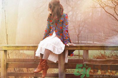 翹二郎腿小腿會(huì)長(zhǎng)粗嗎？翹二郎腿會(huì)影響健康嗎？