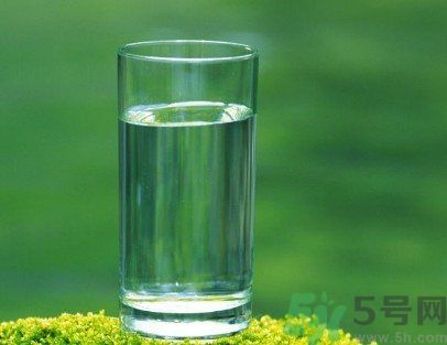 白開(kāi)水隔幾天還能喝嗎？喝白開(kāi)水要注意什么？