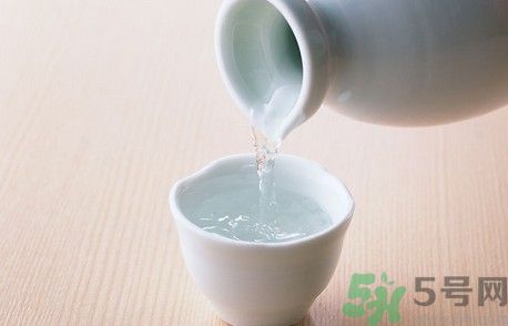 白酒能代替料酒做菜嗎？白酒可以用來做菜嗎？