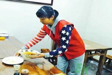 患癌女子為什么拒收捐款？患癌女子拒收捐款是怎么回事？